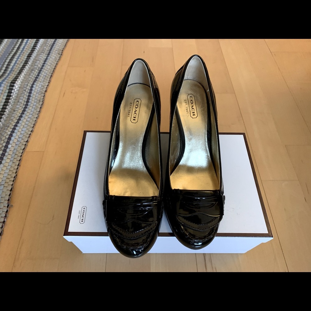 Nearly new Coach 3” heeled patent leather shoes
